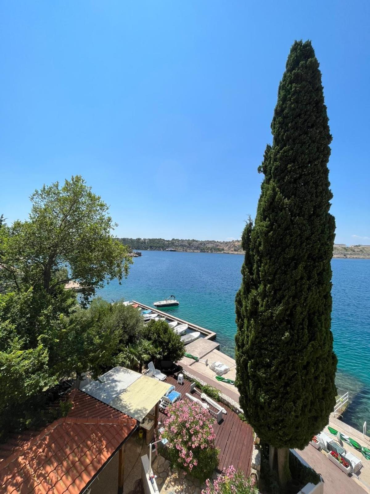 Bed&Breakfast Villa Eva Omisalj Exterior photo