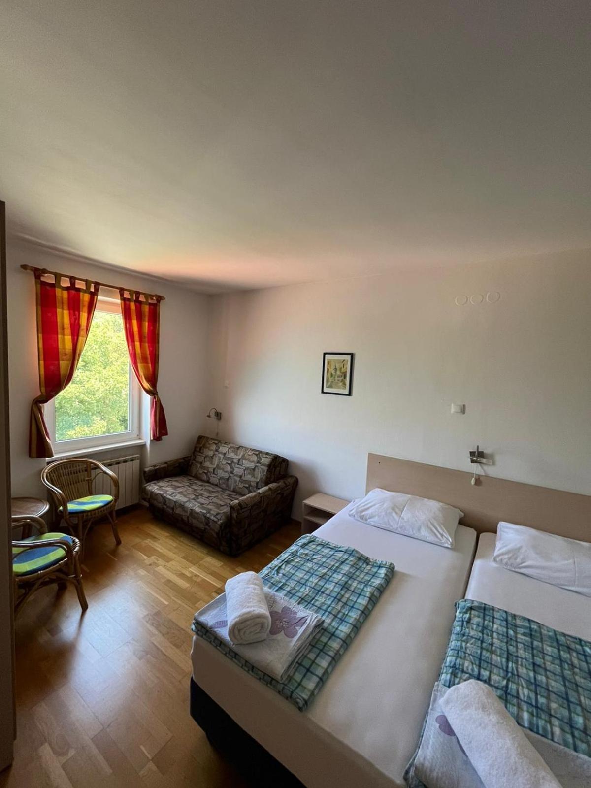 Bed&Breakfast Villa Eva Omisalj Exterior photo