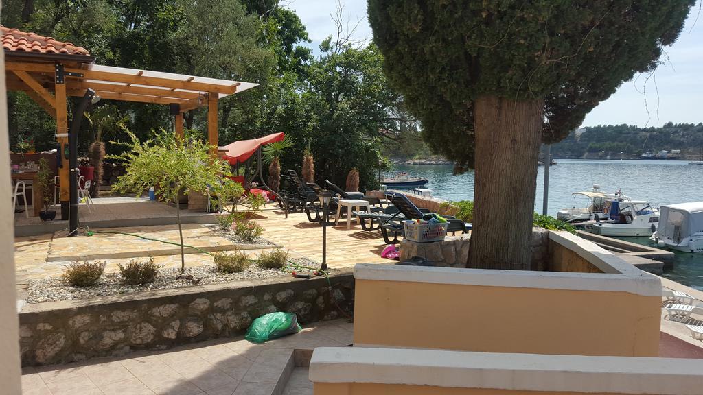 Bed&Breakfast Villa Eva Omisalj Exterior photo