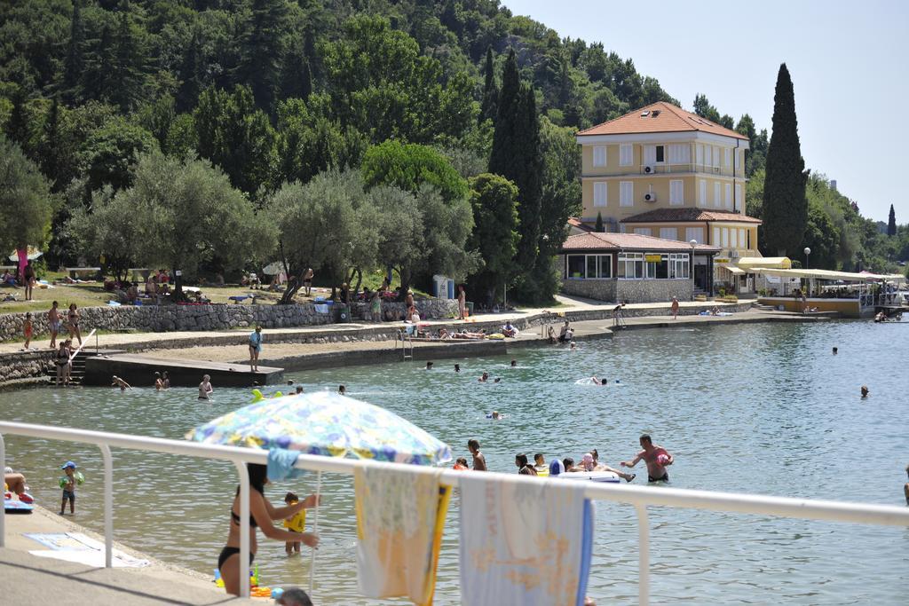 Bed&Breakfast Villa Eva Omisalj Exterior photo